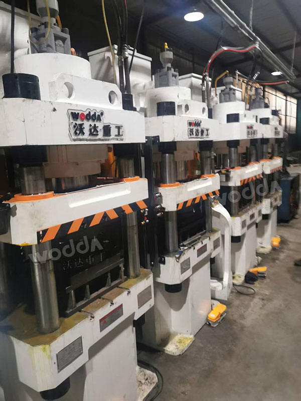 200吨热锻液压机 200吨热锻液压机