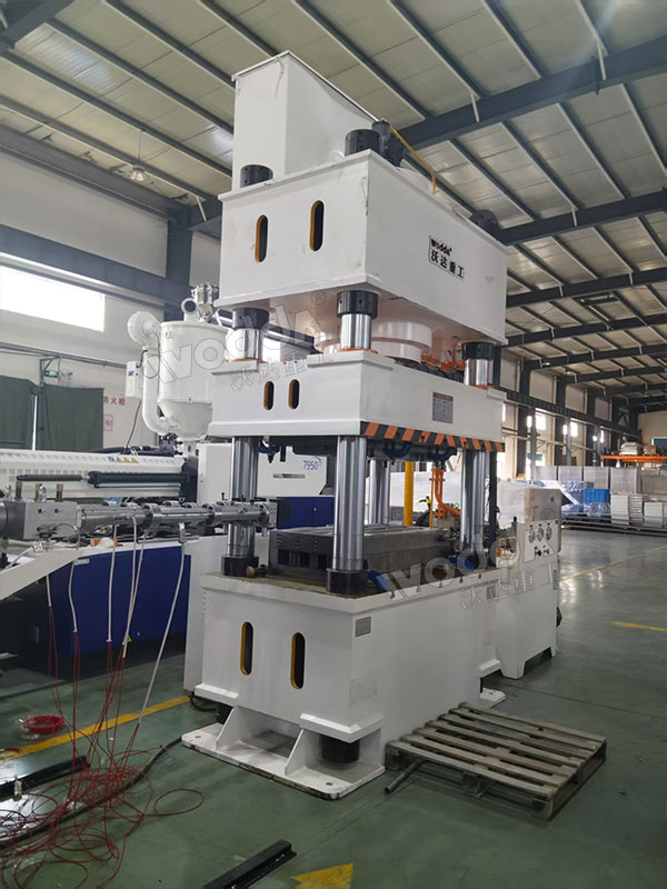 630吨复合材料成型液压机 630吨复合材料成型液压机