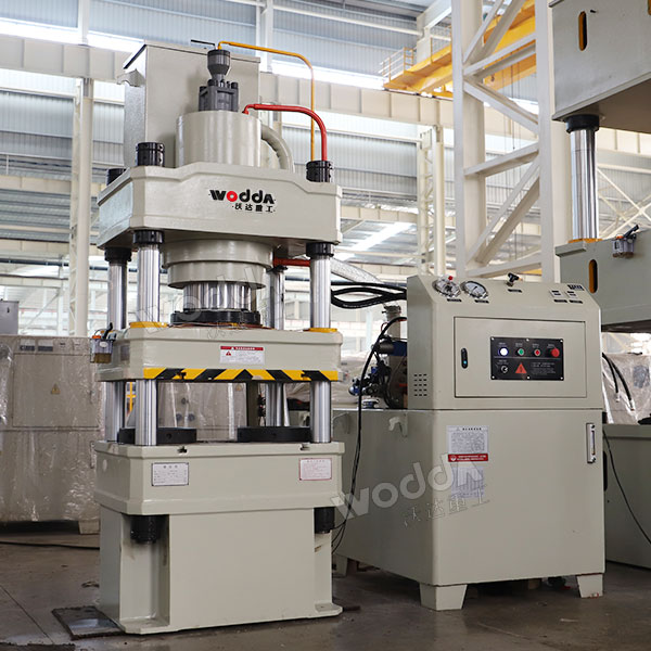 200吨四柱液压机车间实物 200吨四柱液压机车间实物