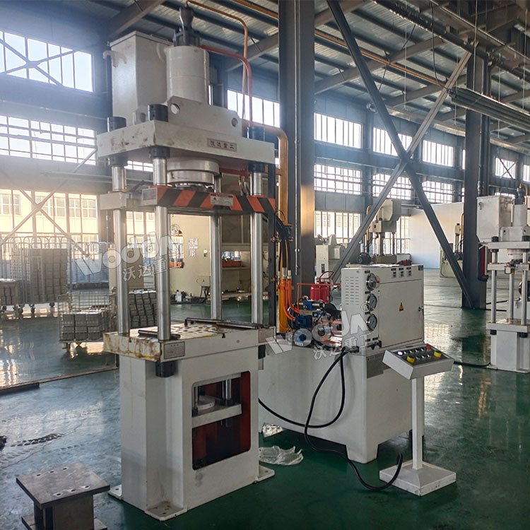 100吨四柱液压机 100吨四柱液压机