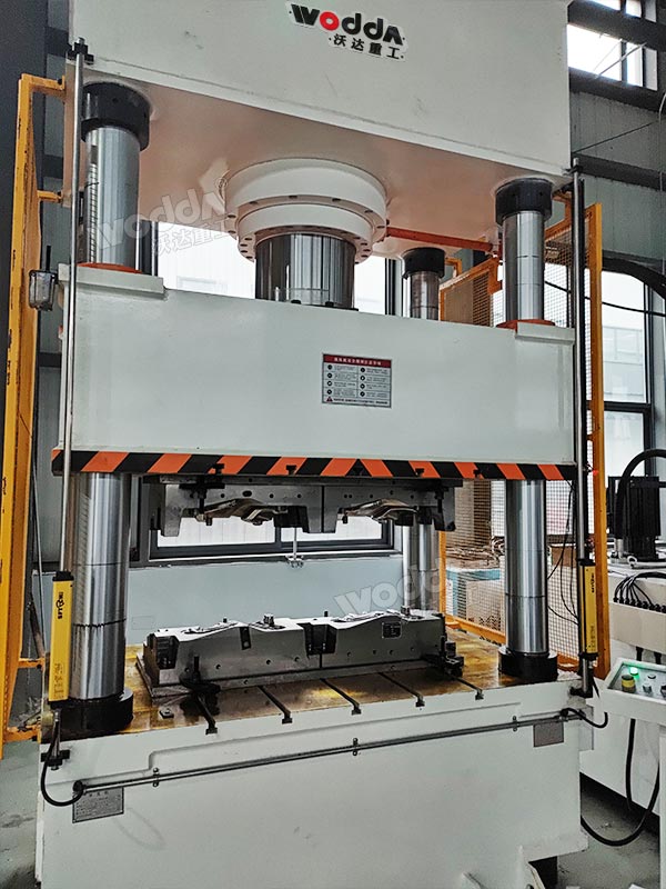 500吨四柱液压机 500吨四柱液压机