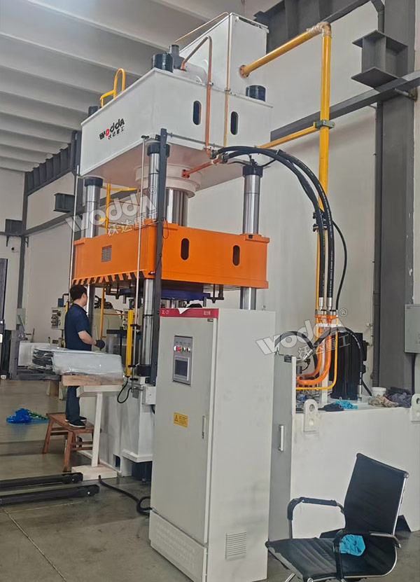 630吨汽车配件成型液压机 630吨汽车配件成型液压机