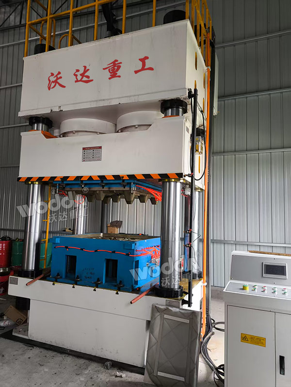 1600吨四柱液压机 1600吨四柱液压机