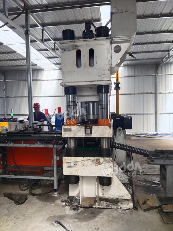 500吨四柱液压机 500吨四柱液压机