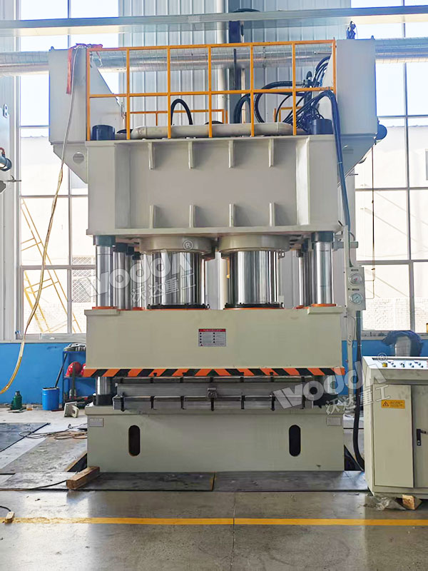 3600吨压滤机滤板成型液压机现场 3600吨压滤机滤板成型液压机现场