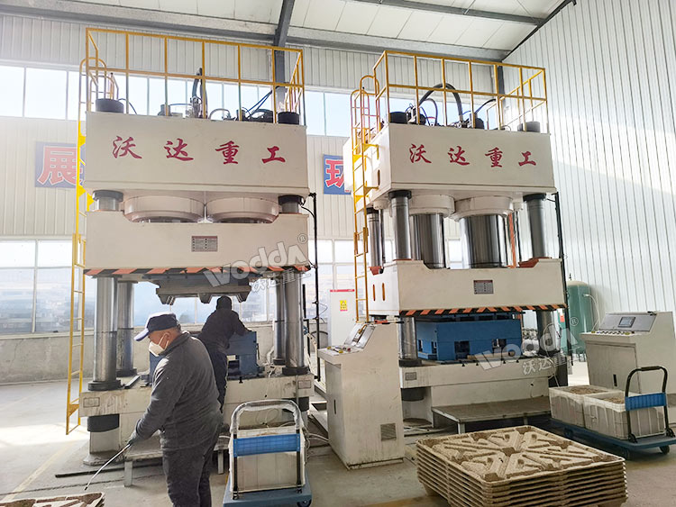 1600吨木屑托盘液压机现场 1600吨木屑托盘液压机现场