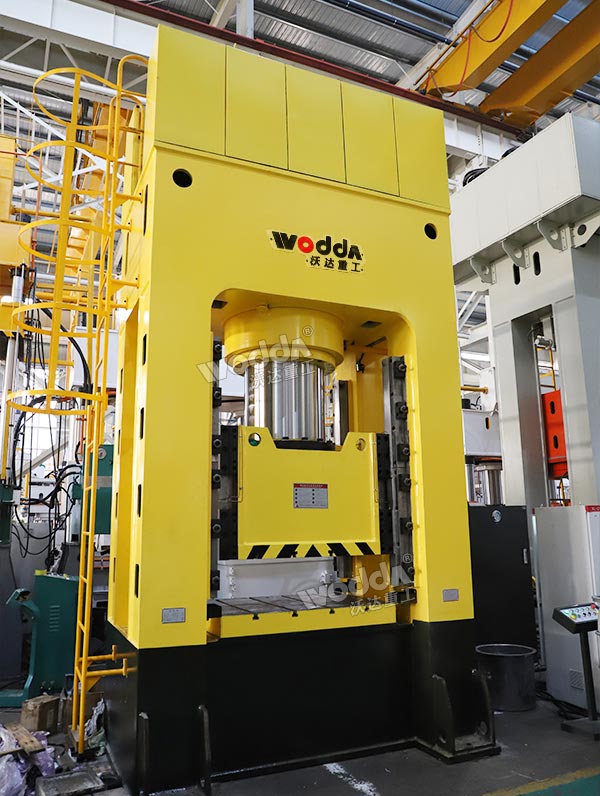 1000吨框架式液压机.jpg 1000吨框架式液压机.jpg