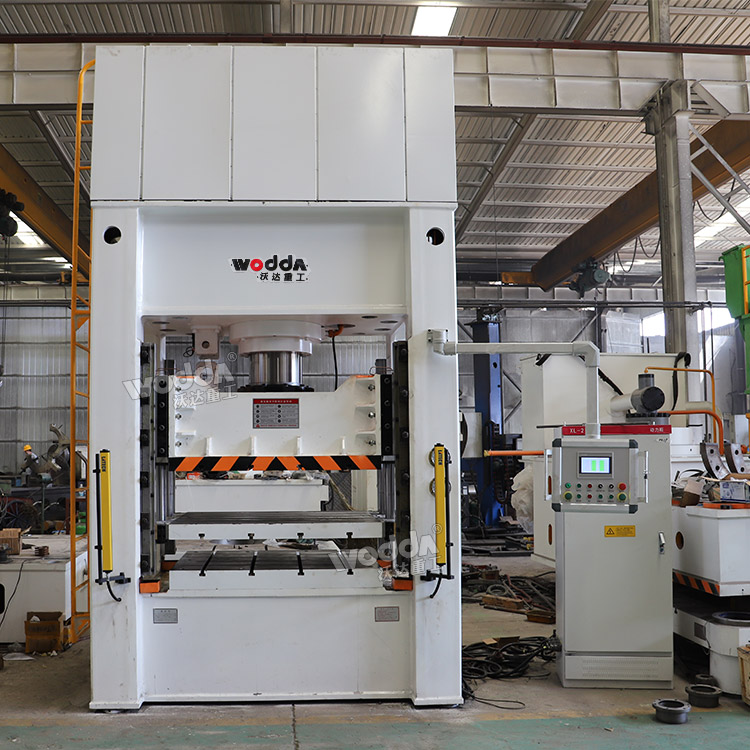 315吨框架式液压机 315吨框架式液压机