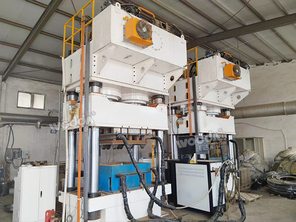 1600吨四柱液压机安装 1600吨四柱液压机安装