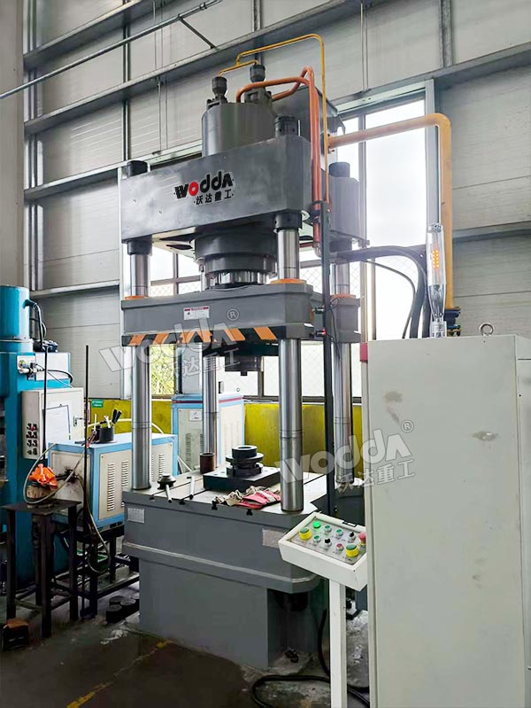 315吨四柱液压机 315吨四柱液压机