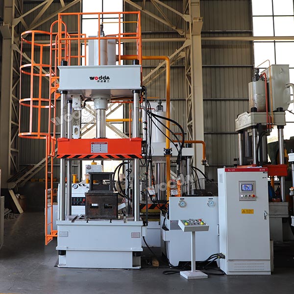 200吨四柱液压机 200吨四柱液压机