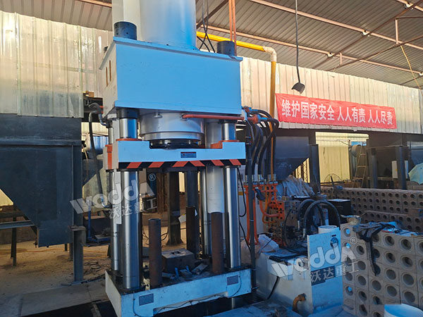 630吨四柱液压机试机 630吨四柱液压机试机