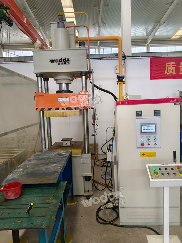 100吨伺服液压机 100吨伺服液压机