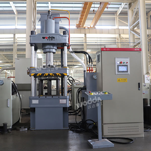 100吨伺服四柱液压机 100吨伺服四柱液压机