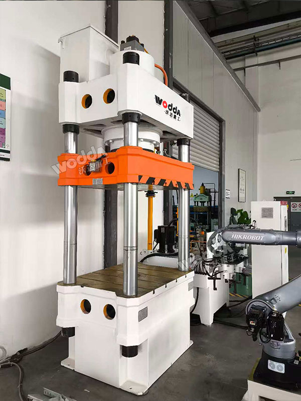 315吨四柱液压机(伺服) 315吨四柱液压机(伺服)