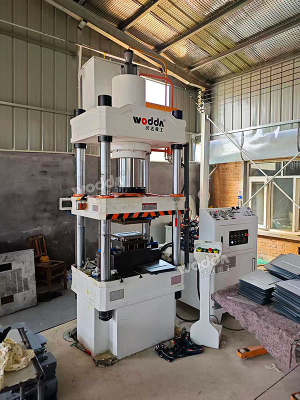 200吨四柱液压机 200吨四柱液压机