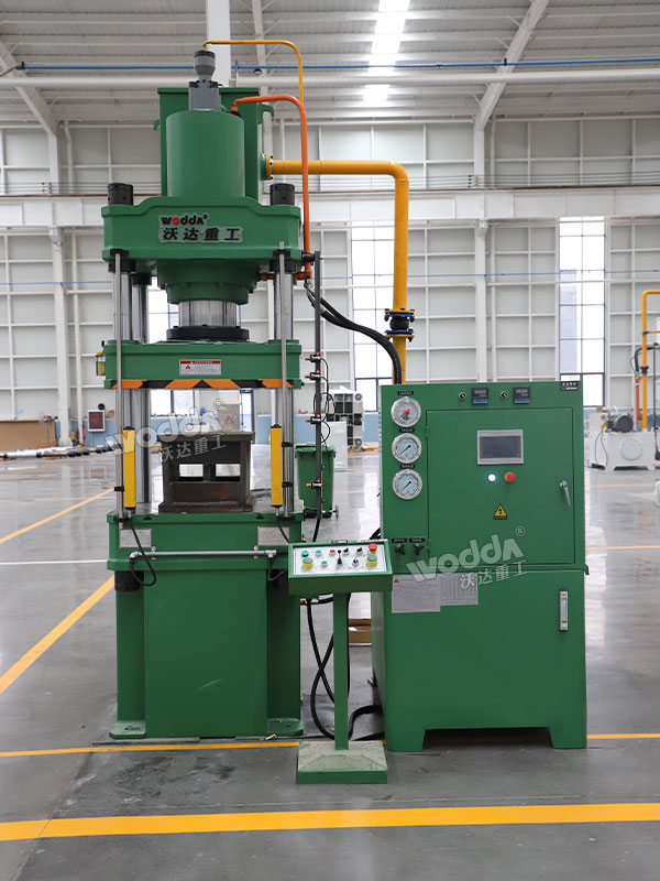 200吨四柱液压机车间实物 200吨四柱液压机车间实物