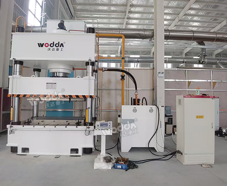 630吨波纹板成型液压机现场 630吨波纹板成型液压机现场