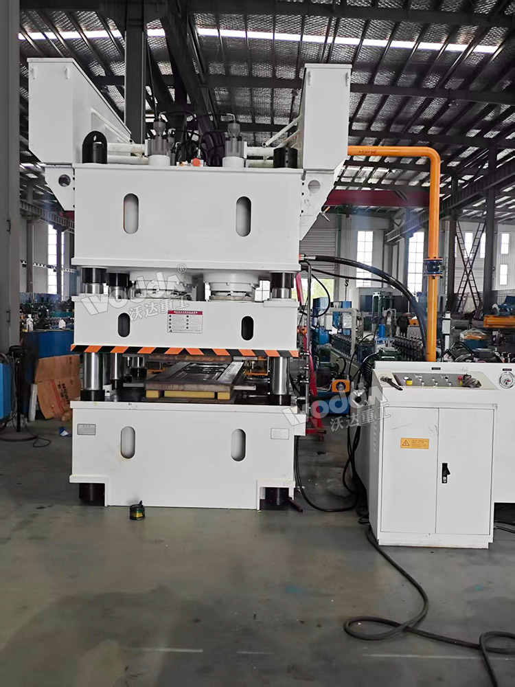 2400吨不锈钢门板压花机 2400吨不锈钢门板压花机