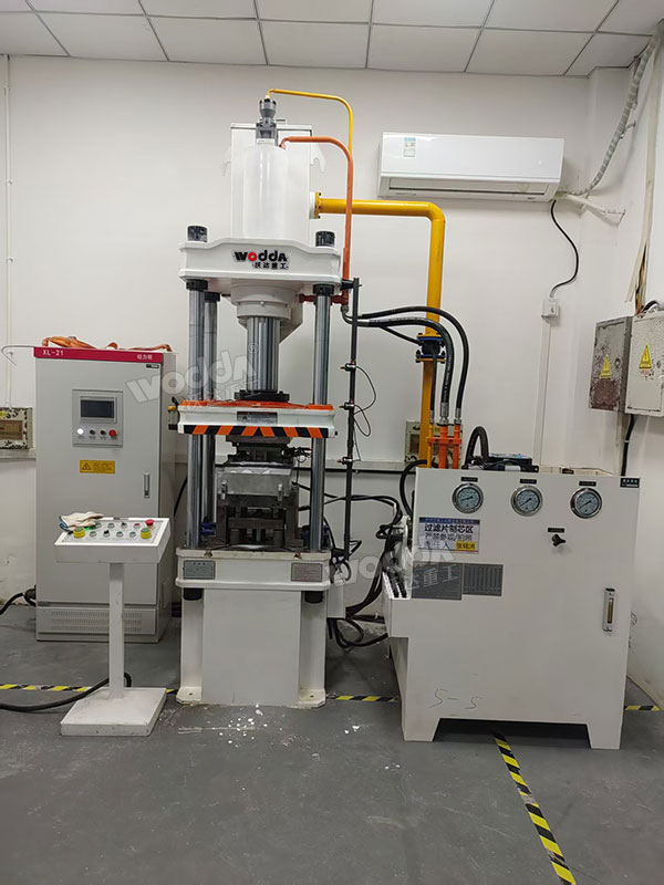 63吨碳酸钠粉末成型液压机 63吨碳酸钠粉末成型液压机