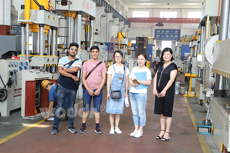 315吨四柱四梁液压机 315吨四柱四梁液压机