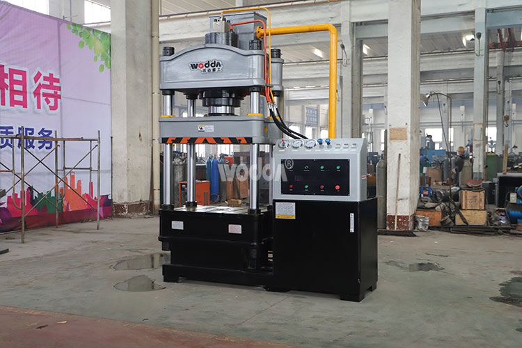 200吨四柱液压机 200吨四柱液压机