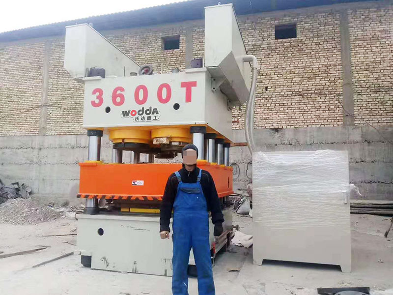 3600吨钢木门压花机客户现场 3600吨钢木门压花机客户现场